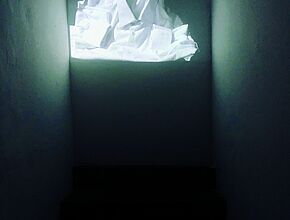 Ulla von Brandenburg.The Objects, 2009 Vidéo super 16 mm transférée, noir & blanc, muet (4’45’’) Crédit photo : Memento - Agrandir l'image (fenêtre modale)