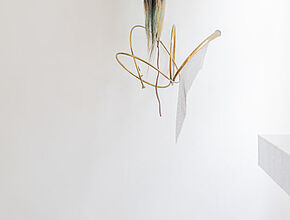 Duo Y. Chevalier de lumière, see punk, 2021 Chevalier de lumière, l’empoisonneur, 2021 Dimensions variables, cuivre, crin de cheval, cor de chasse, chaînes et cotte de maille. crédit photo: Benjamin Roudet - Agrandir l'image (fenêtre modale)