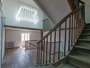 Perrine Lievens.Vue, 2007 120x140x90 cm, néons. crédit photo: Benjamin Roudet - Agrandir l'image (fenêtre modale)