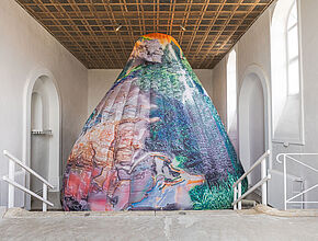 Fruits. Caracola, 2019 600x800x600 cm, PVC tarpaulin et toile polyester imprimés, boucle sonore (26’46’’) crédit photo: Benjamin Roudet - Agrandir l'image (fenêtre modale)